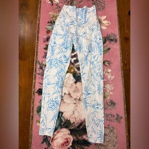 🌷 Sky Blue & White Leaf Print High Waist Leggings w/ Side Pockets NWOT